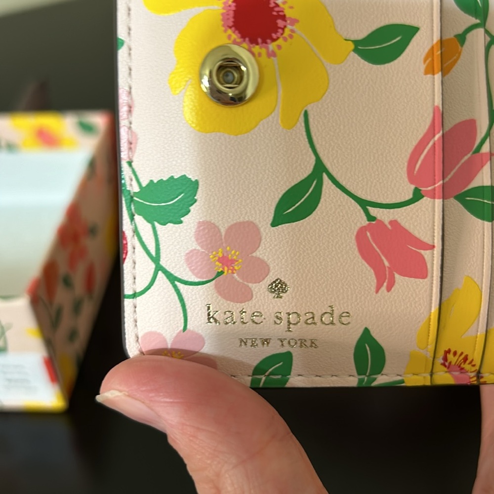 Kate Spade New In Box Madison Strawberry Garden Small Zip Around Bifold Wallet - Picture 7 of 16